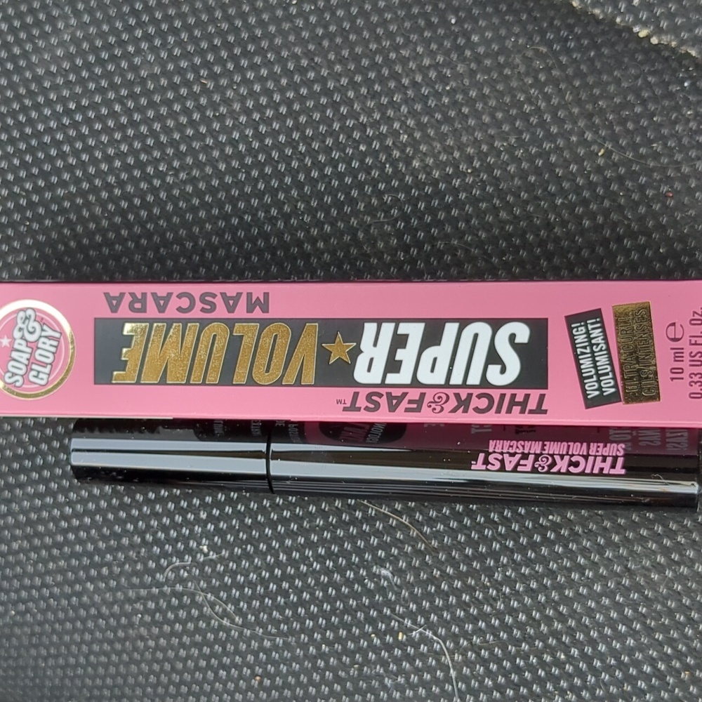 Soap & Glory Trio super volume Mascara, XXL Pillow Plump Gloss, Lip Serum - Picture 3 of 4